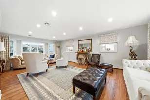 905 S 6th St, Lindenhurst, NY 11757 - Photo 8