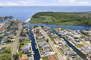 905 S 6th St, Lindenhurst, NY 11757 - Photo 42