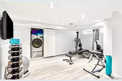 676 Derby Avenue, Woodmere, NY 11598 - Photo 16