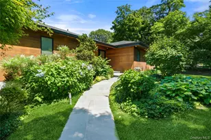 13 The Pines, Roslyn, NY 11576 - Photo 2