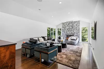 13 The Pines, Roslyn, NY 11576 - Photo 4