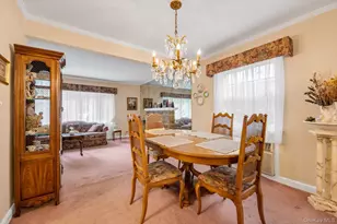 37 Maple Dr, New Hyde Park, NY 11040 - Photo 4