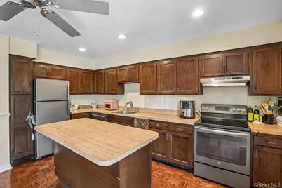 19 Somerset Drive, Suffern, NY 10901 - Photo 12