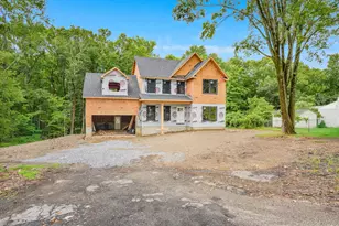 32 Vandewater Dr, Wappingers Falls, NY 12590 - Photo 2