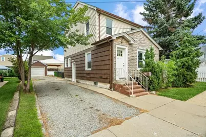 984 Maxwell Street, Franklin Square, NY 11010 - Photo 2