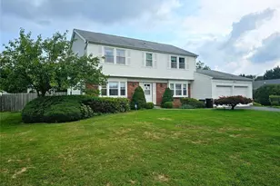 9 Maureen Ln, Stony Brook, NY 11790 - Photo 2