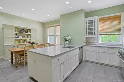 215 Soundview Avenue, White Plains, NY 10606 - Photo 16