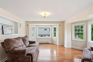 4 Wilshire Ct, Freeport, NY 11520 - Photo 6