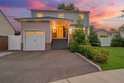 4 Wilshire Court, Freeport, NY 11520 - Photo 2