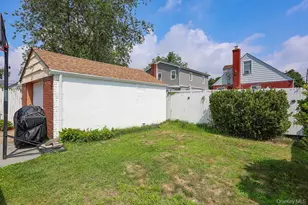 7 Catherine Ct, Elmont, NY 11003 - Photo 32