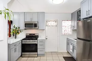 7 Catherine Ct, Elmont, NY 11003 - Photo 10