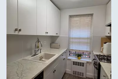 67-12 Yellowstone Boulevard #B15, Forest Hills, NY 11375 - Photo 8