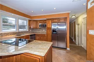 7 Knoll Ct, Monroe, NY 10950 - Photo 2
