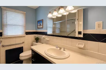 32 Taylor Drive, Farmingdale, NY 11735 - Photo 14
