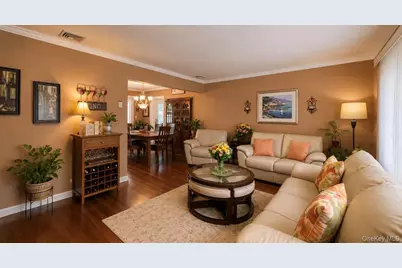 32 Taylor Drive, Farmingdale, NY 11735 - Photo 10