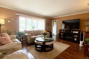 32 Taylor Dr, Farmingdale, NY 11735 - Photo 8