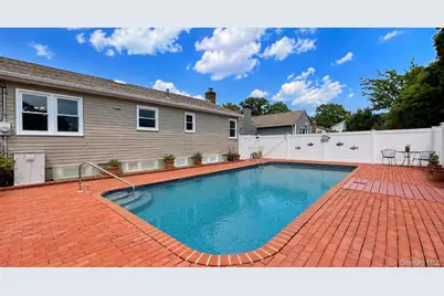 32 Taylor Drive, Farmingdale, NY 11735 - Photo 4