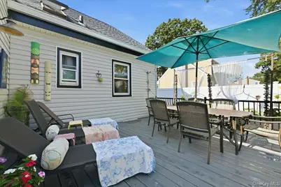 25 Rhode Island Avenue, Massapequa, NY 11758 - Photo 32