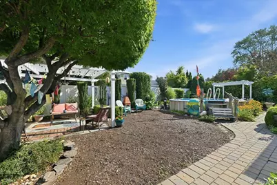 25 Rhode Island Avenue, Massapequa, NY 11758 - Photo 34