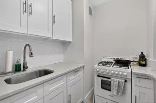 118-18 Union Tpke, Kew Gardens, NY 11415 - Photo 8
