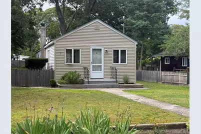 29 Maplewood Avenue, Selden, NY 11784 - Photo 2
