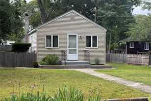 29 Maplewood Ave, Selden, NY 11784 - Photo 2