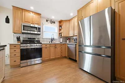 1363 Manatuck Boulevard, Bay Shore, NY 11706 - Photo 10