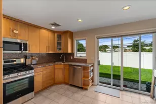 1321 Surrey Ln, Rockville Centre, NY 11570 - Photo 8