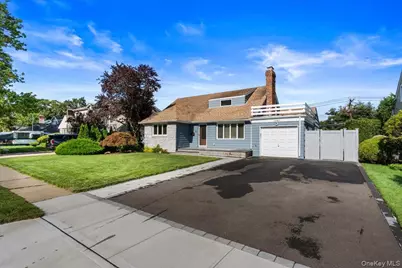 1321 Surrey Lane, Rockville Centre, NY 11570 - Photo 2