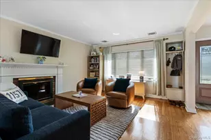 1321 Surrey Ln, Rockville Centre, NY 11570 - Photo 4