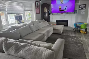 353 Barleau St, Brentwood, NY 11717 - Photo 10