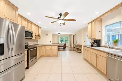 117 Hallock Road, Lake Grove, NY 11755 - Photo 20