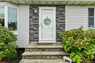 38 Nathan Dr, Bohemia, NY 11716 - Photo 4