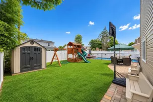 41 Miller Pl, Levittown, NY 11756 - Photo 28