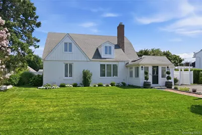 57 Girard Avenue, Bay Shore, NY 11706 - Photo 4