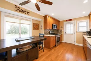18 Cornell Ln, Hicksville, NY 11801 - Photo 4