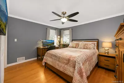 18 Cornell Lane, Hicksville, NY 11801 - Photo 10