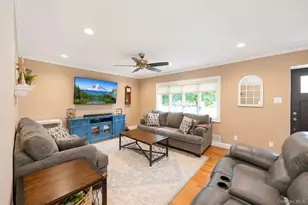 18 Cornell Ln, Hicksville, NY 11801 - Photo 8