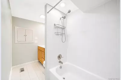 18 Cornell Lane, Hicksville, NY 11801 - Photo 24