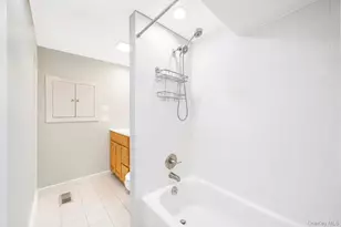 18 Cornell Ln, Hicksville, NY 11801 - Photo 24