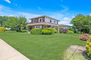 430 Violet St, Massapequa Park, NY 11762 - Photo 4