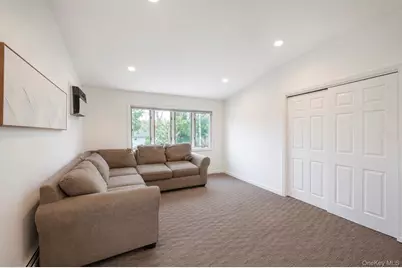 84 Twinlawns Avenue, Hicksville, NY 11801 - Photo 18