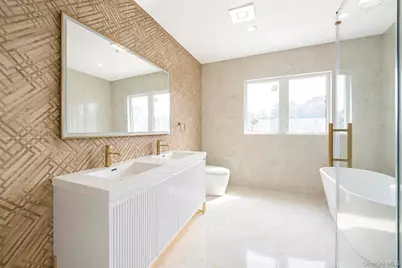 43 W Cabot Lane, Westbury, NY 11590 - Photo 34