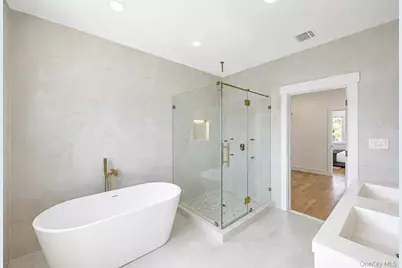 43 W Cabot Lane, Westbury, NY 11590 - Photo 32