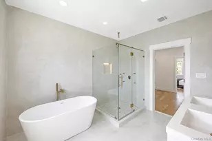 43 W Cabot Ln, Westbury, NY 11590 - Photo 32
