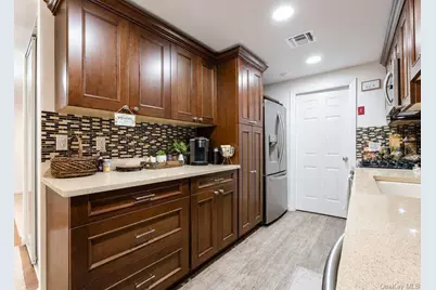 275 Brettonwoods Drive, Coram, NY 11727 - Photo 6