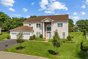 29 Hamlet Woods Dr, Saint James, NY 11780 - Photo 4