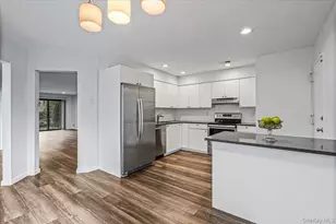 48 Wimbledon Dr, Roslyn, NY 11576 - Photo 12