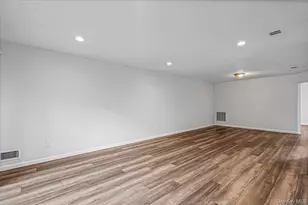 48 Wimbledon Dr, Roslyn, NY 11576 - Photo 8