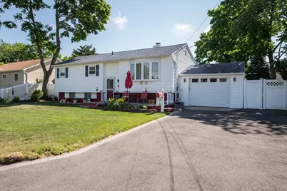 2707 Gull Avenue, Medford, NY 11763 - Photo 2